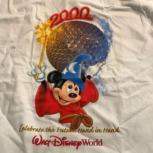 2000 Disney World collector T-shirt